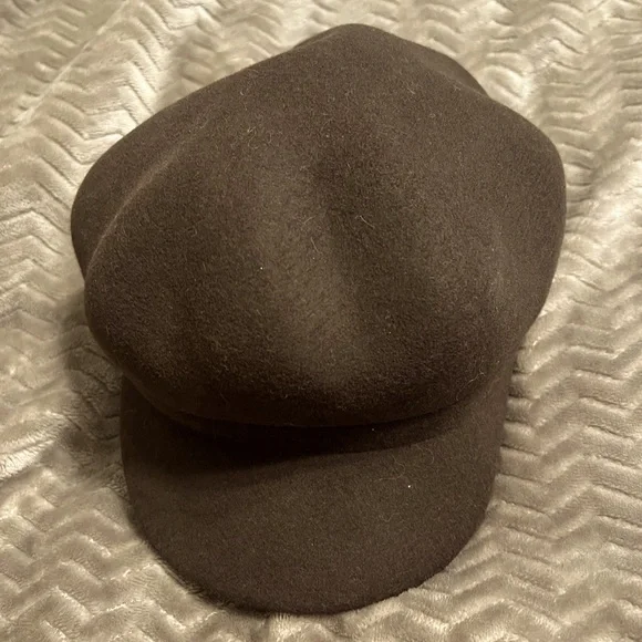 NWOT. Woman’s wool Carter Club hat, in beige. One size. Vtg Bonwit Teller Woman main image 4